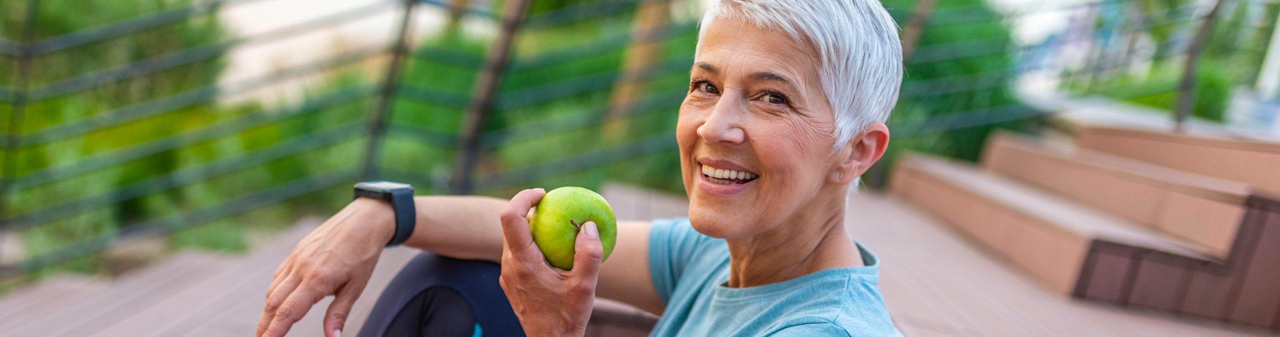 Woman eating an apple 