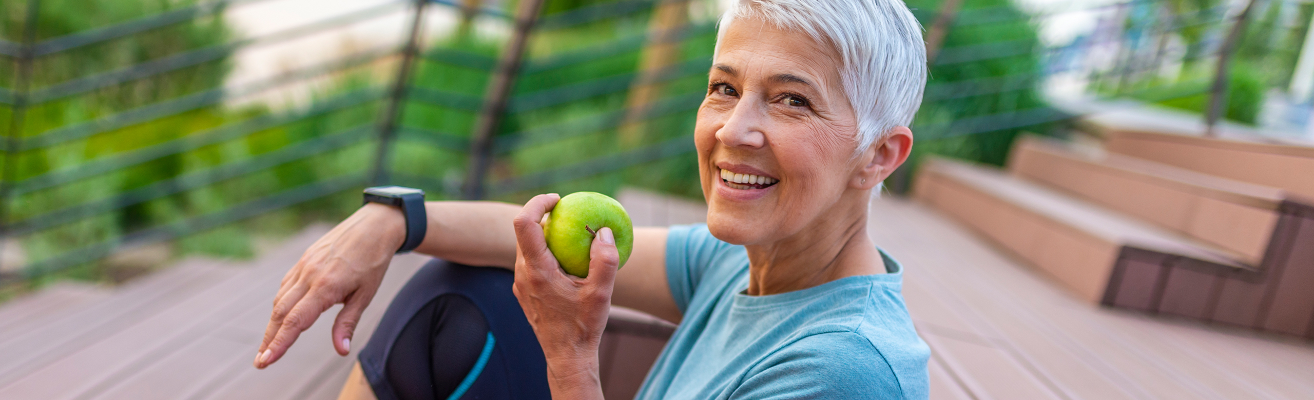 Woman eating an apple 