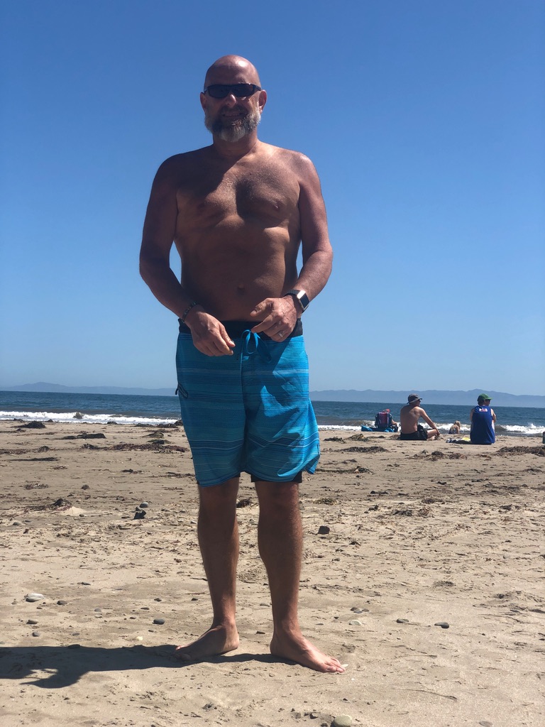 PictureofTomCantellaatthebeach